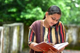 ജനങ്ങള്‍ക്കൊപ്പം  പ്രായം കുറഞ്ഞ സ്ഥാനാർഥി രേഷ്മ മറിയം റോയ്