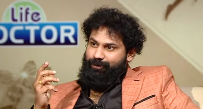 കെ പി പ്രവീണ്‍ എങ്ങനെ പ്രവീണ്‍ റാണ ആയി? യഥാര്‍ഥ പേര് കെ.പി. പ്രവീണ്‍, ‘റാണ’ കൈയില്‍നിന്നിട്ട പേര്; ഡോക്ടറും ‘സ്വന്തം’, സ്വയം വിളിച്ചത് ‘ലൈഫ് ഡോക്ടര്‍’. കെ പി പ്രവീണ്‍ പ്രവീണ്‍ റാണ ആയ കഥ ഇങ്ങനെ….