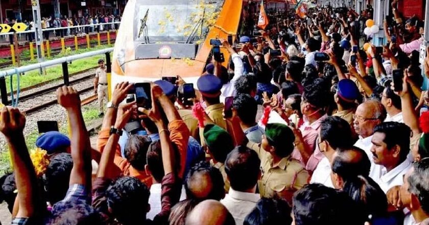രണ്ടാം വന്ദേഭാരതിന്റെ ആദ്യ സര്‍വീസ് ഇന്ന് തുടങ്ങും; വൈകിട്ട് തിരുവനന്തപുരത്ത് നിന്ന് Vande Bharat