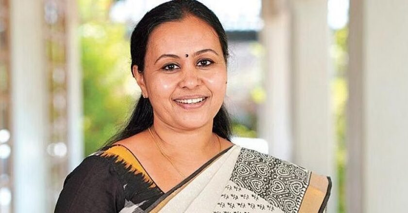 അഖിൽ മാത്യു പണം വാങ്ങിയെന്ന പരാതി പൊലീസിന് കൈമാറിയില്ല; വീണാ ജോർജിന്റെ ഓഫീസിന് ഒളിച്ചുകളി Veena George