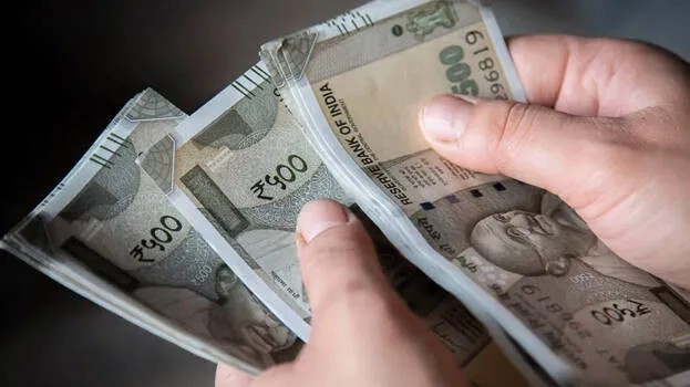 പിടിച്ചെടുത്തത് പാകിസ്ഥാനില്‍ അച്ചടിച്ച നോട്ടുകള്‍, തിരുവനന്തപുരം സ്വദേശിനി അറസ്റ്റില്‍.. Fake Currency