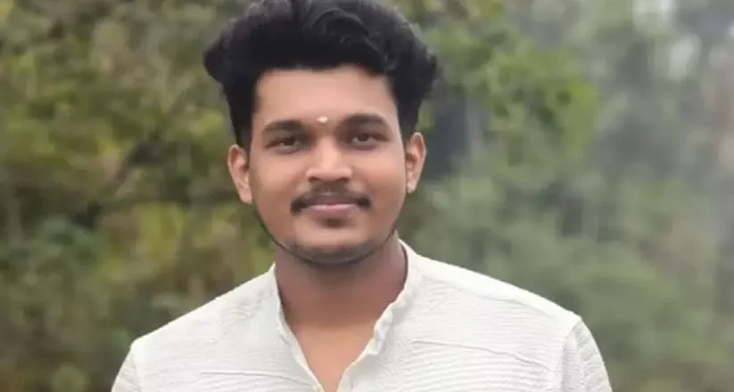 Man set Himself on Fire and Died  പ്രണയത്തില്‍ നിന്ന് പിന്‍മാറി; യുവതിയുടെ വീട്ടിലെത്തി 23കാരന്‍ തീകൊളുത്തി മരിച്ചു