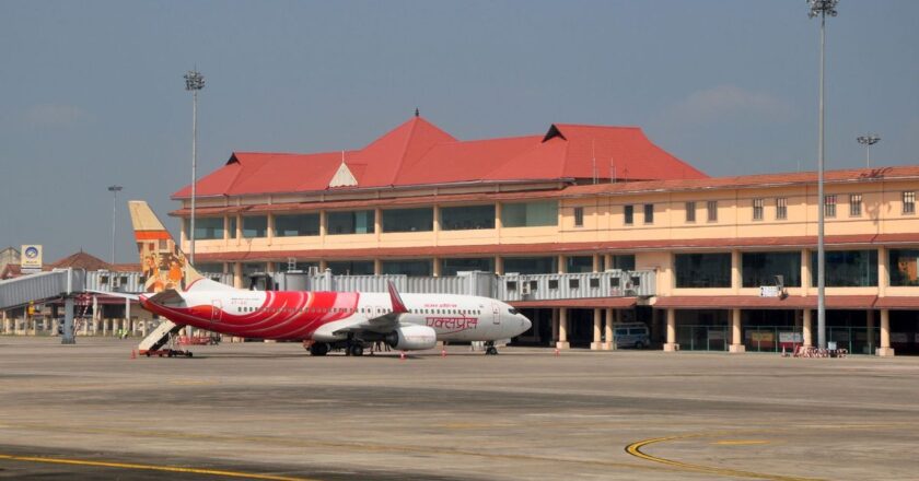 Flight വിമാനയാത്രയ്ക്കിടെ ശ്വാസതടസ്സം; 11 മാസം പ്രായമായ കുഞ്ഞ് മരിച്ചു