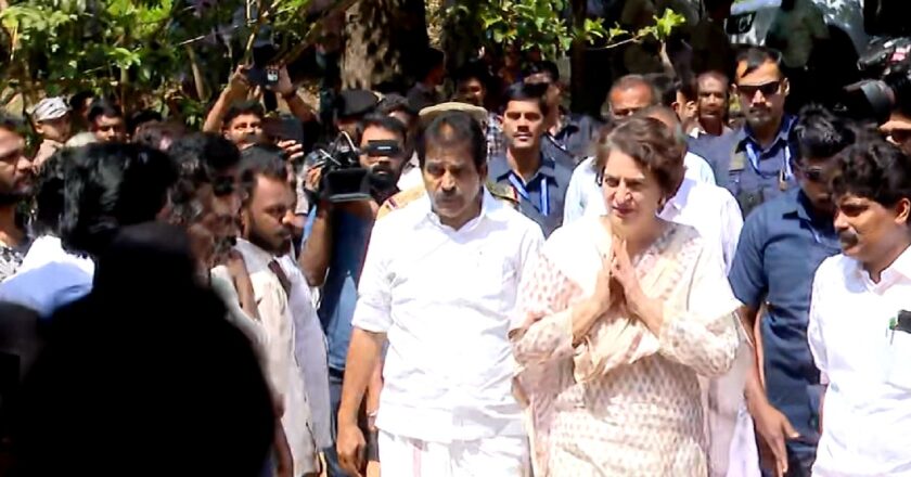 Priyanka Gandhi  കടുവ ആക്രമണത്തിൽ കൊല്ലപ്പെട്ട രാധയുടെ വീട്ടിലെത്തി പ്രിയങ്കാ ഗാന്ധി; കരിങ്കൊടി കാണിച്ച് സിപിഐഎം