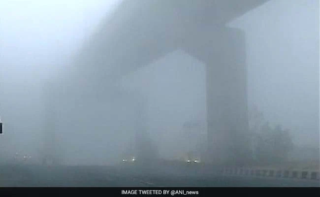 Delhi ഡൽഹിയിൽ കനത്ത മൂടൽമഞ്ഞ്