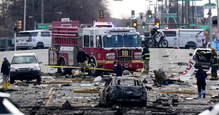 Medical Plane Crashes in Philadelphia ഫിലാഡല്‍ഫിയയിലെ വിമാനപകടം: രോഗിയുള്‍പ്പെടെ വിമാനത്തിലുണ്ടായിരുന്ന 6 പേരും മരിച്ചു