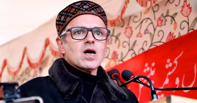 Omar Abdullah ആംആദ്മി പാർട്ടിയെയും കോൺഗ്രസിനെയും പരിഹസിച്ച് ഒമർ അബ്ദുള്ള